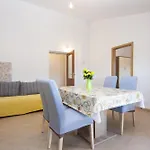 With Parking Space Grebastica, Sibenik - 11572 شقة *