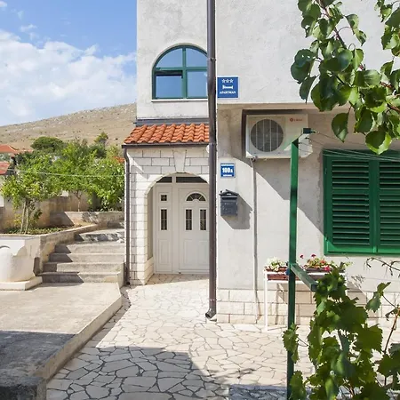 Apartments With Parking Space Grebastica, Sibenik - 11572