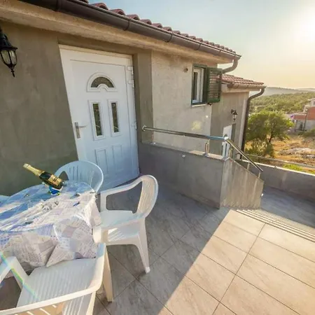 Apartments With Parking Space Grebastica, Sibenik - 11572 * Baselovici