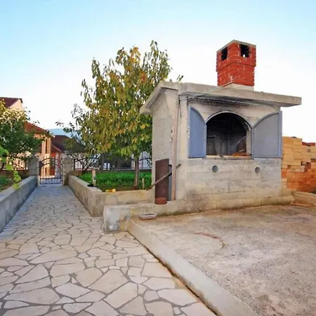 Apartman Apartments With Parking Space Grebastica, Sibenik - 11572 *