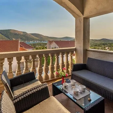 Apartman Apartments With Parking Space Grebastica, Sibenik - 11572