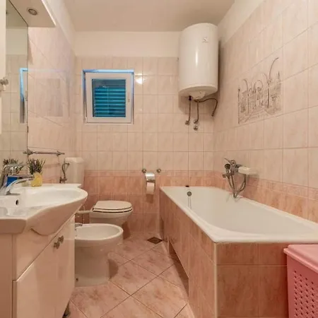 Apartamento With Parking Space Grebastica, Sibenik - 11572 Baselovici