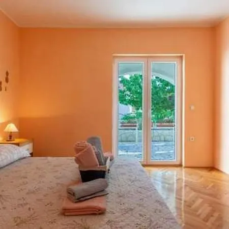 Apartments With Parking Space Grebastica, Sibenik - 11572 Apartment Baselovici