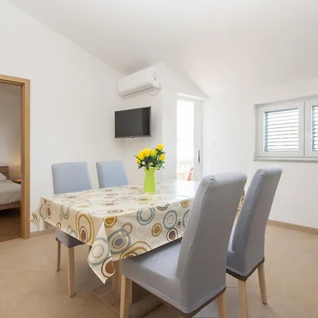 Apartments With Parking Space Grebastica, Sibenik - 11572 Apartment