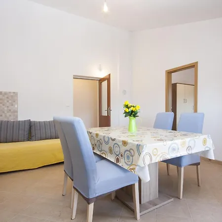 Apartments With Parking Space Grebastica, Sibenik - 11572 Apartment *
