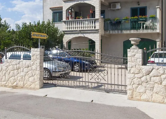 Apartament With Parking Space Grebastica, Sibenik - 11572 Baselovici
