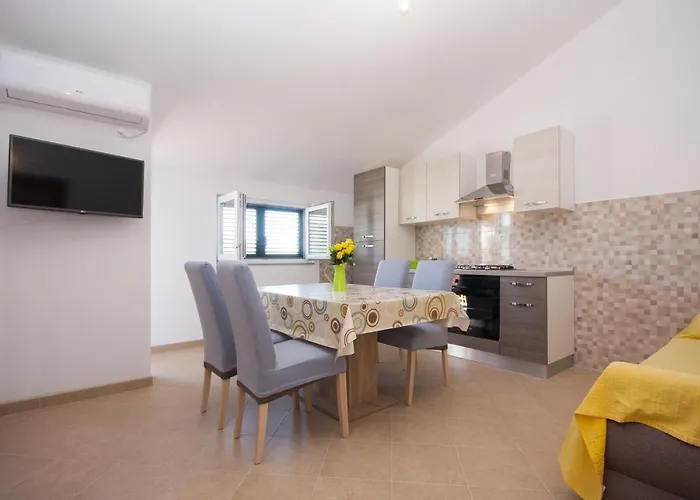 Apartament With Parking Space Grebastica, Sibenik - 11572 Baselovici