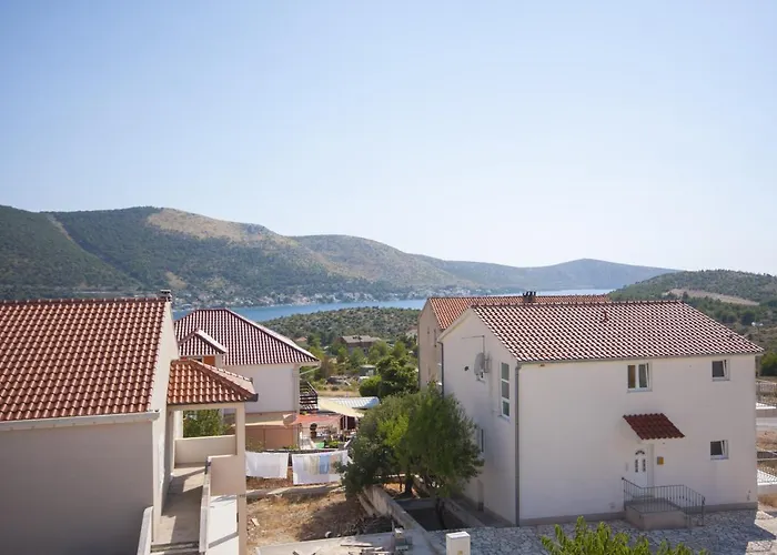 Apartman Apartments With Parking Space Grebastica, Sibenik - 11572