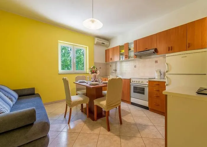 Apartments With Parking Space Grebastica, Sibenik - 11572