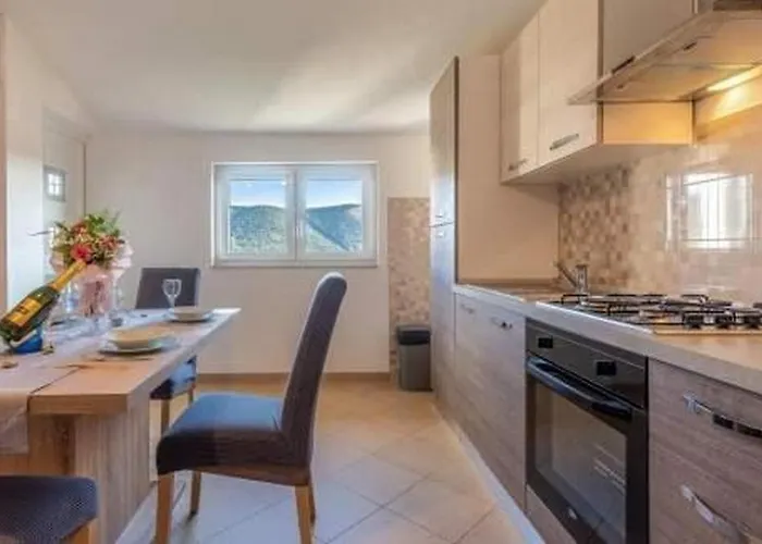 Apartman Apartments With Parking Space Grebastica, Sibenik - 11572 Baselovici