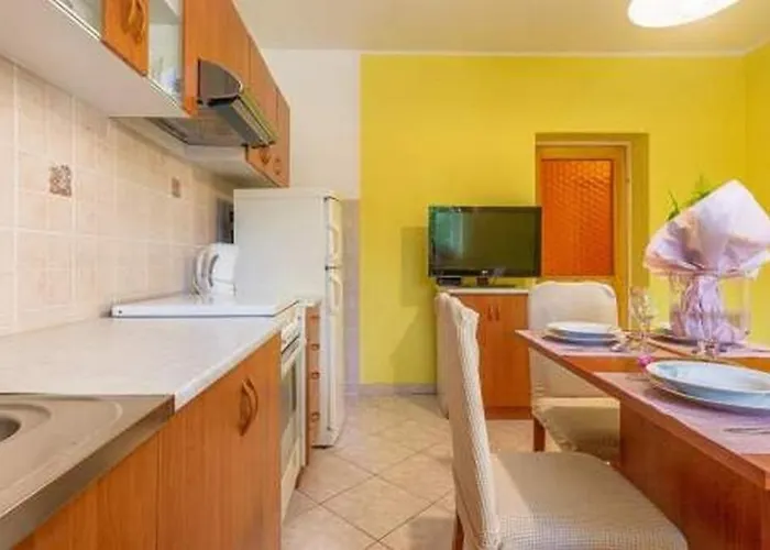 Apartments With Parking Space Grebastica, Sibenik - 11572 * Baselovici