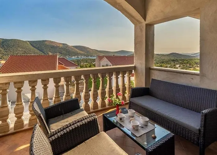 Appartement With Parking Space Grebastica, Sibenik - 11572