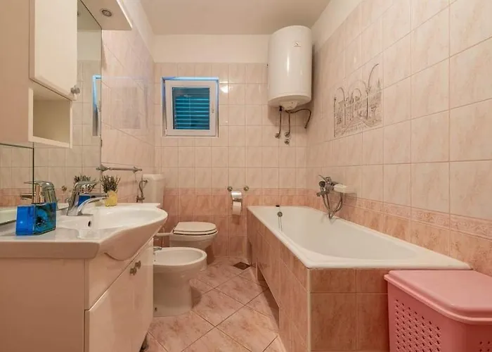 Apartman Apartments With Parking Space Grebastica, Sibenik - 11572 Baselovici